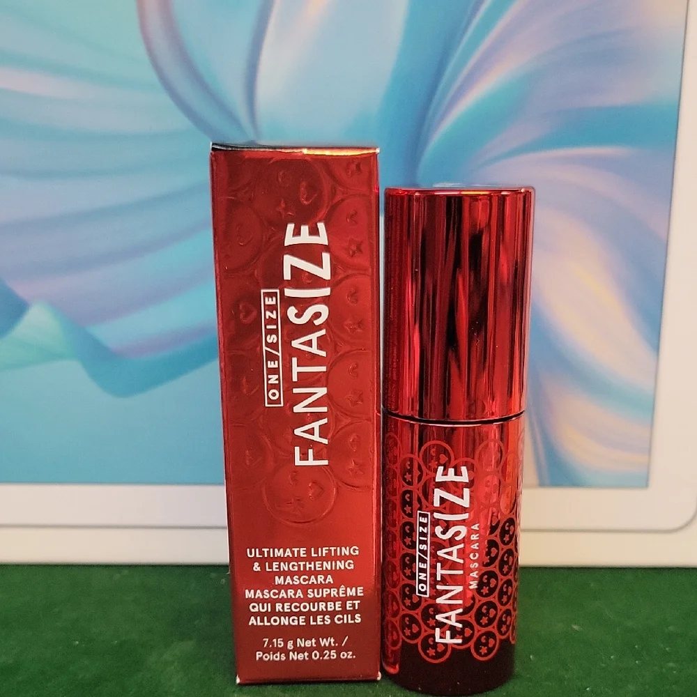 ONE/SIZE Fantasize Mascara Bodacious Black 7.15g New in Box